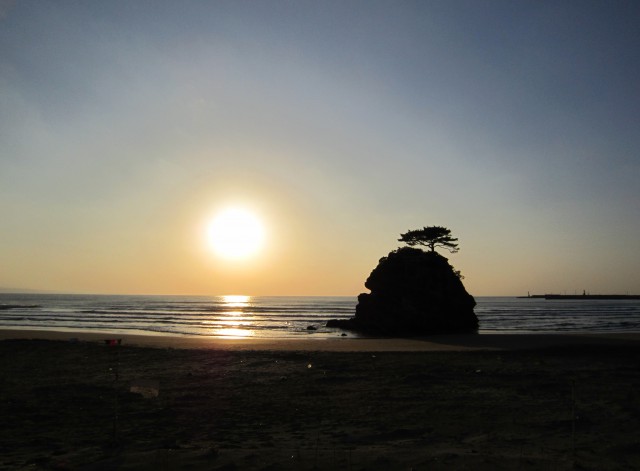 2011/12/18 島根県出雲地方の「稲佐の浜」からの夕日。