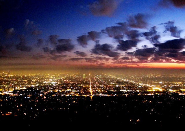 2010/1/12 ロサンゼルスの市街が一望できるハリウッドの山の上にあるGriffith Observatory（グリフィス天文台）からの夜景。まるで宝石を散りばめたかのように美しい。