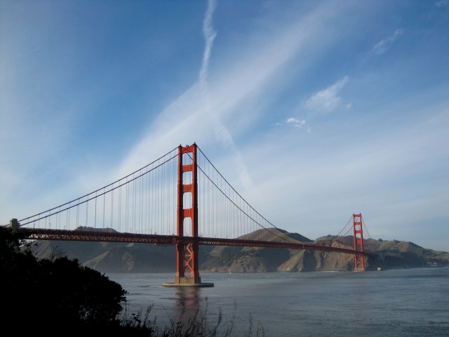 2010/1/14 サンフランシスコ（SF）のゴールデンゲートブリッジを眺めていると、雲も橋のような形に見せてくれた。