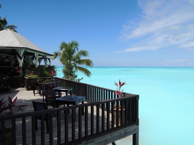 2013/3/4 カリブ海の島AntiguaにあるCocos Hotelのビーチは、乳白色エメラルドグリーンで、まるで日本の温泉のような海水。