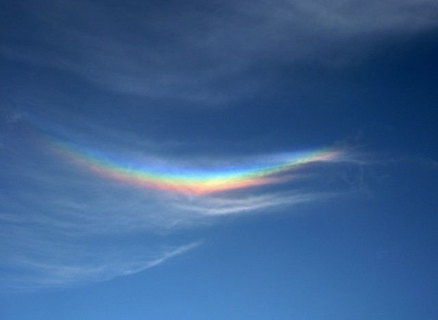 2009/7/20 今まで見た中で一番美しい環天頂アーク（逆さ虹）。見ているうちに、どんどん虹色が濃くなっていく。1ヶ月前に、カリブ島でも同じような逆さ虹を見たが、その時はカメラを携帯しておらず残念に思ったので、こうして再び現れてくれたのかも。ありがとう！
