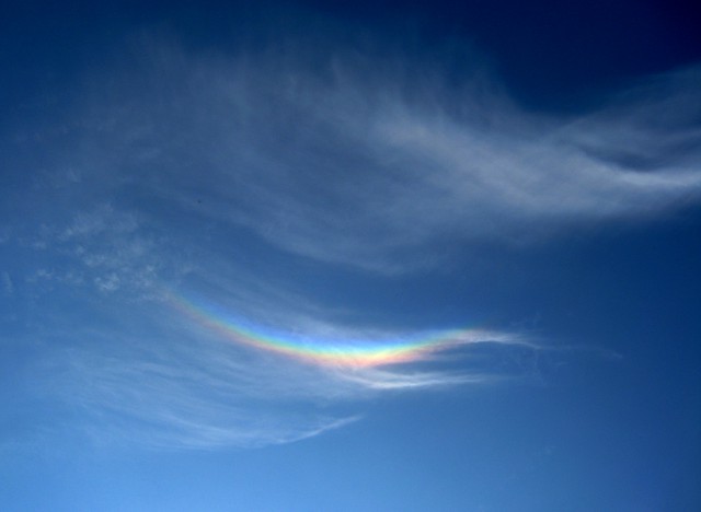 2009/7/20 今まで見た中で一番美しい環天頂アーク（逆さ虹）。見ているうちに、どんどん虹色が濃くなっていく。1ヶ月前に、カリブ島でも同じような逆さ虹を見たが、その時はカメラを携帯しておらず残念に思ったので、こうして再び現れてくれたのかも。ありがとう！
